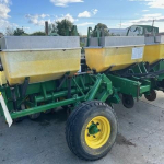 John Deere 7000