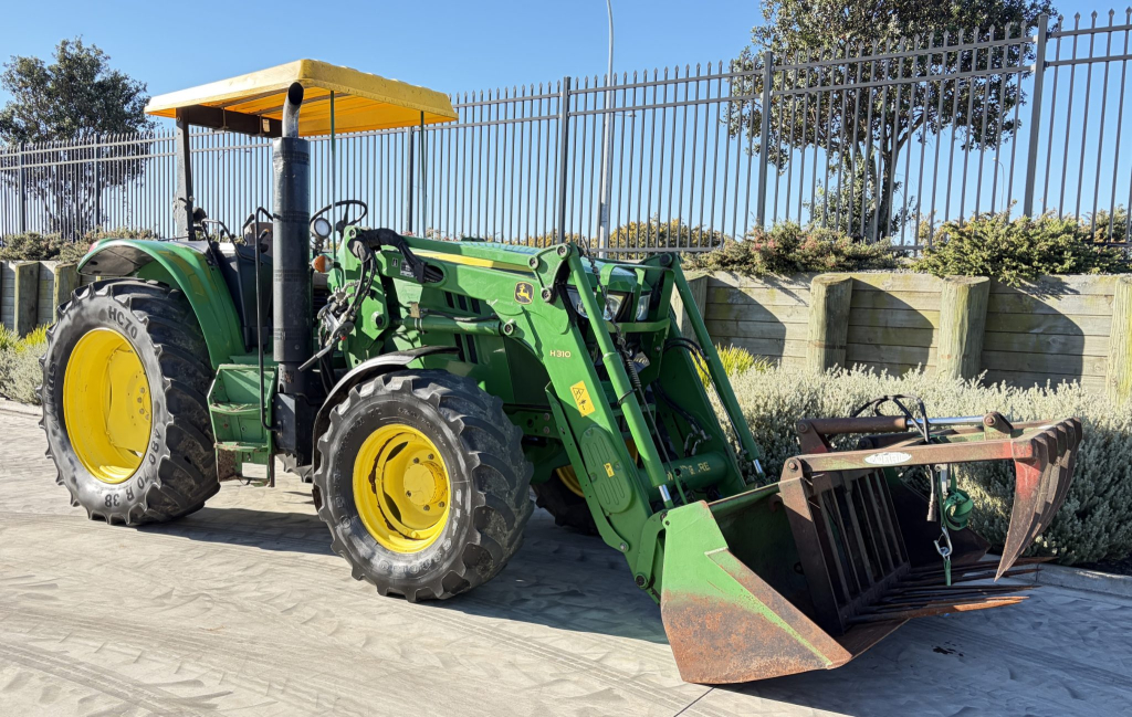 John Deere 6105M