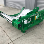 Hustler LX104