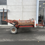 Taege 2 bale trailing hydraulic bale-feeder