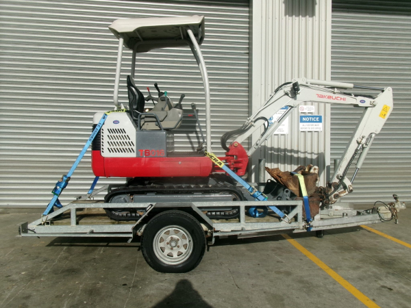 2011 Takeuchi TB016