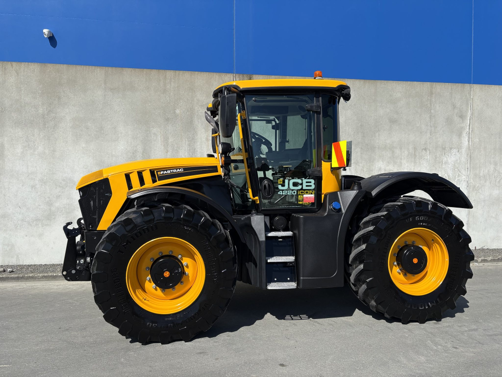 JCB FASTRAC 4220