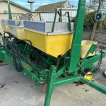 John Deere 7000