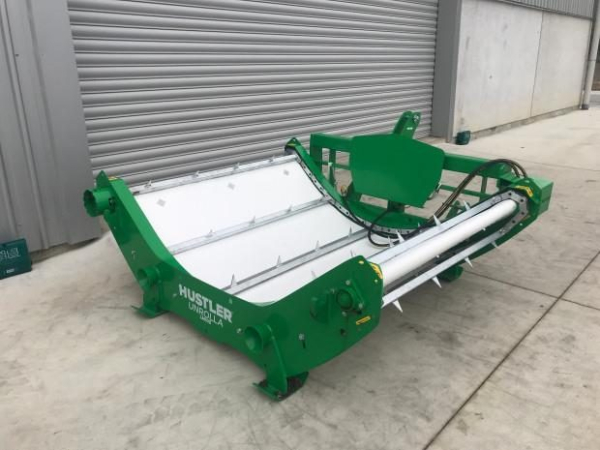 Hustler LX104