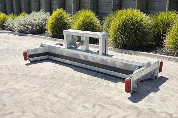 Quinn Yard Scraper