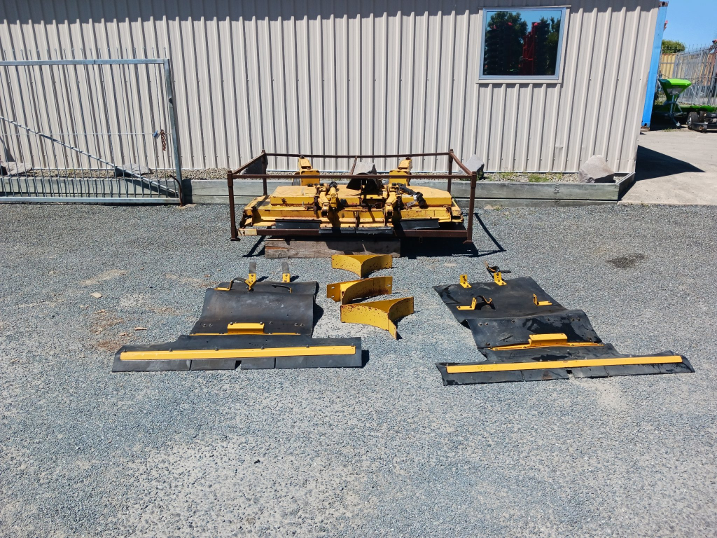 Hustler 3700