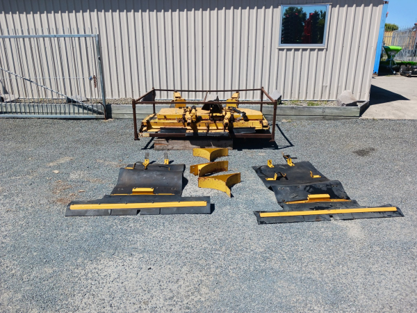 Hustler 3700