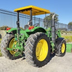 John Deere 6105M