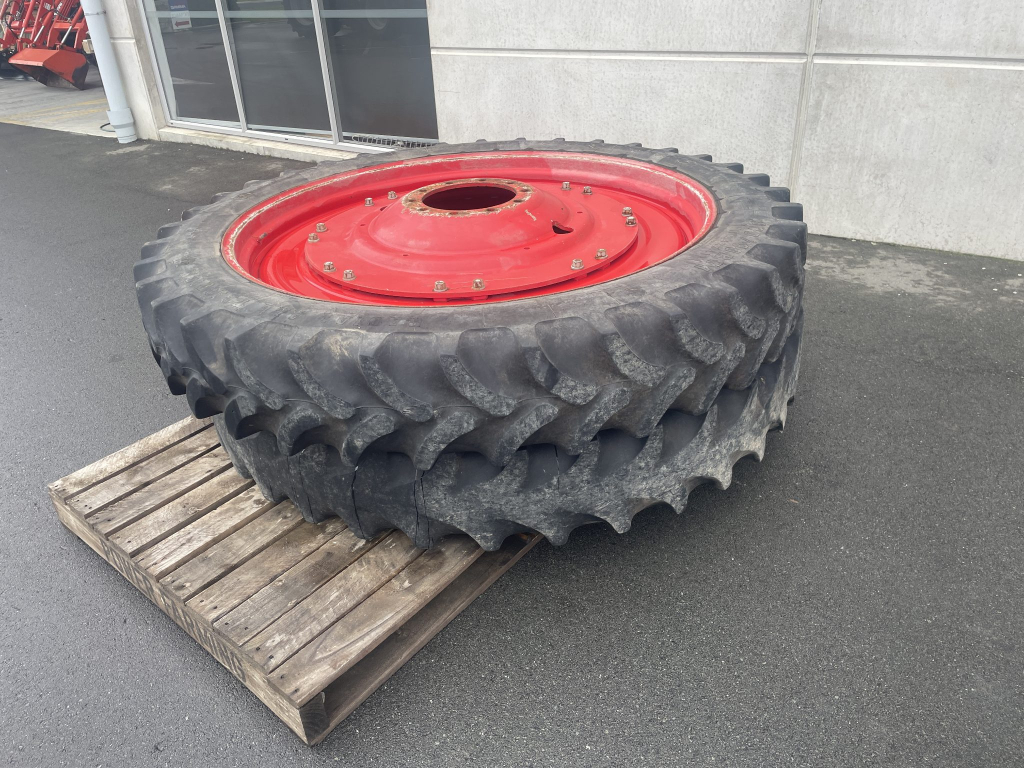 Dual Wheels 320/90R54